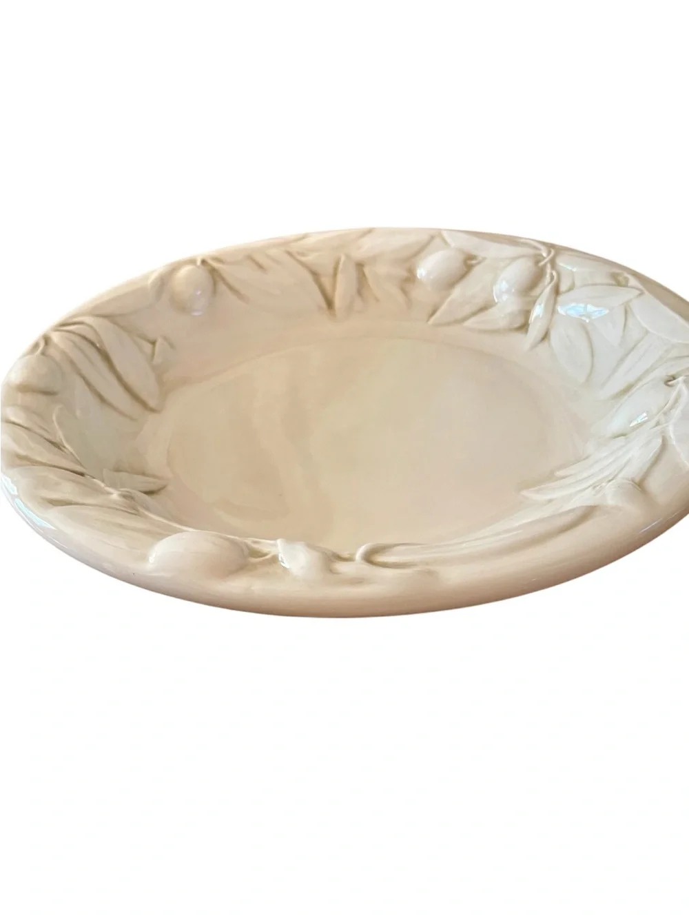 Set of 2 Williams Sonoma “Tuscan Olive” spaghetti plates, made in Italy